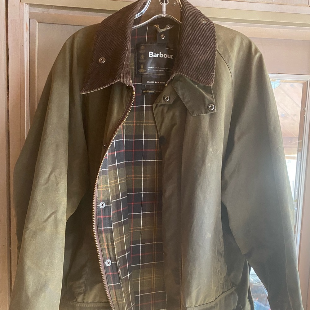 COPY - Classic Beaufort Barbour waxed coat. In very good shape.